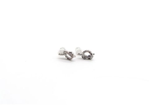 925 sterling silver earrings in the shape of a knot, silver color with rhinestones.