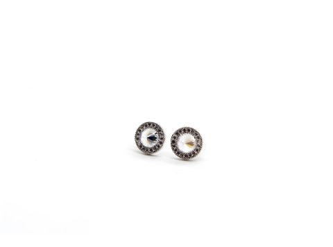 925 stud earrings in round shape with silver rhinestones.