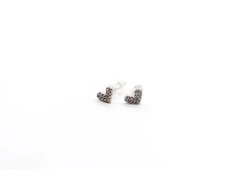 925 heart-shaped stud earrings with silver rhinestones.