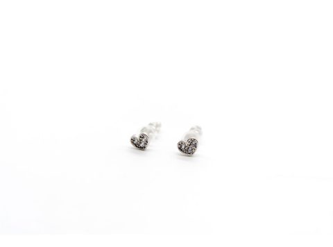 Stud earrings made of 925 silver, in the shape of a heart with mini rhinestones, silver color.