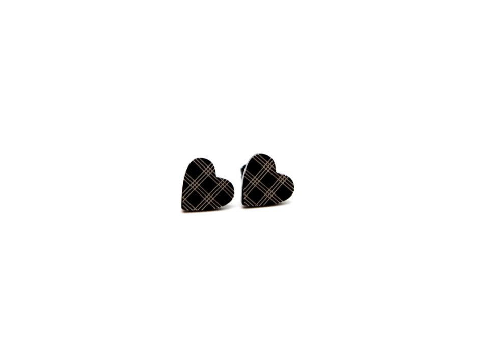 Nailed earrings, in the shape of a heart plexi glass, black with white.