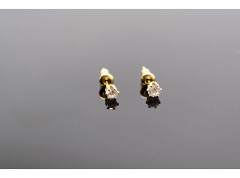 Women's stud earrings made of 925 silver, with mini rhinestones, in rose gold color, which will be adored by all ages.