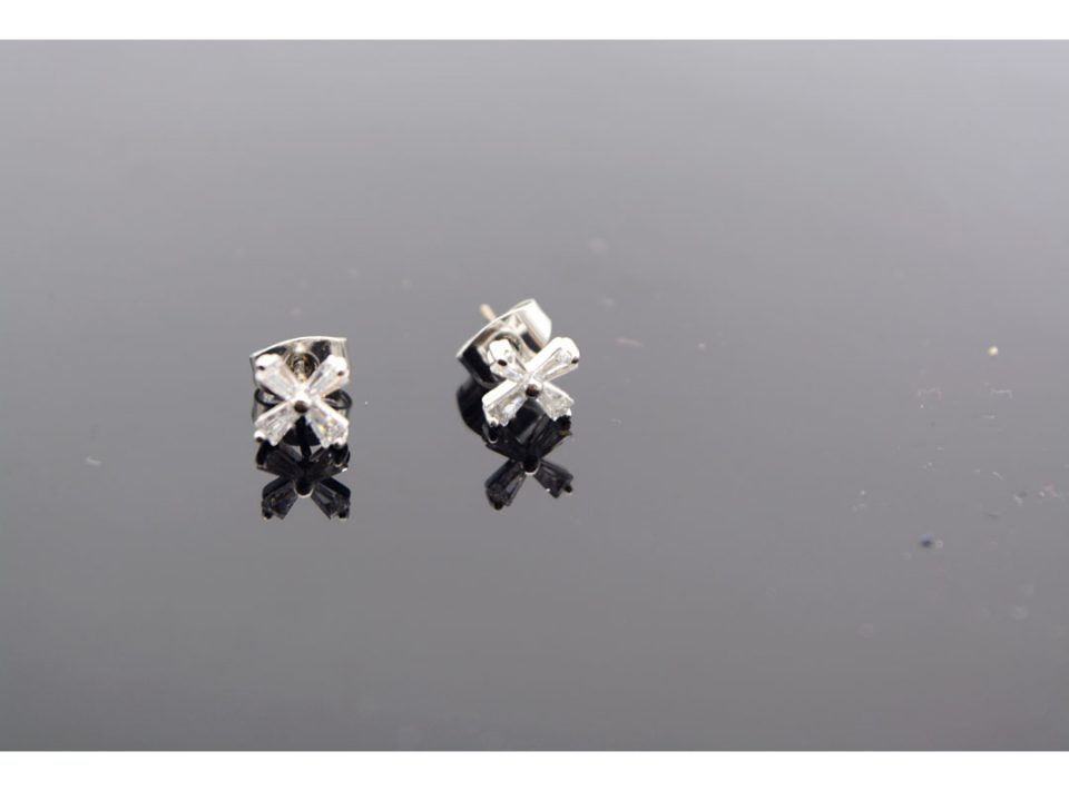 Stud earrings made of 925 silver, in the shape of a cross, with rhinestones, in silver color