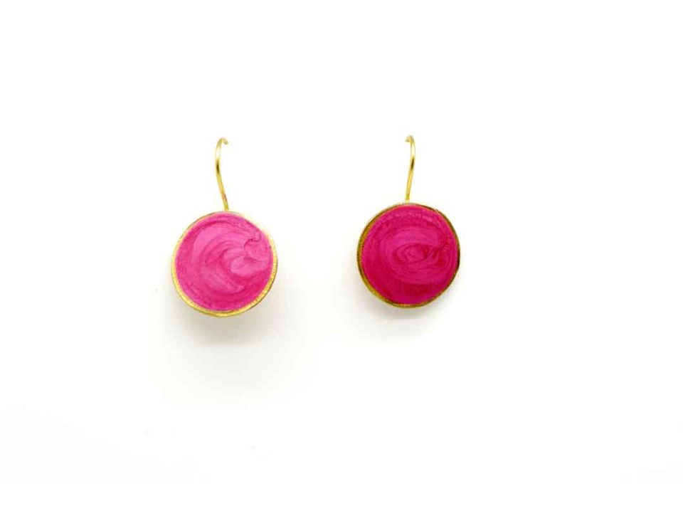 Handmade forged round earring in fuchsia color