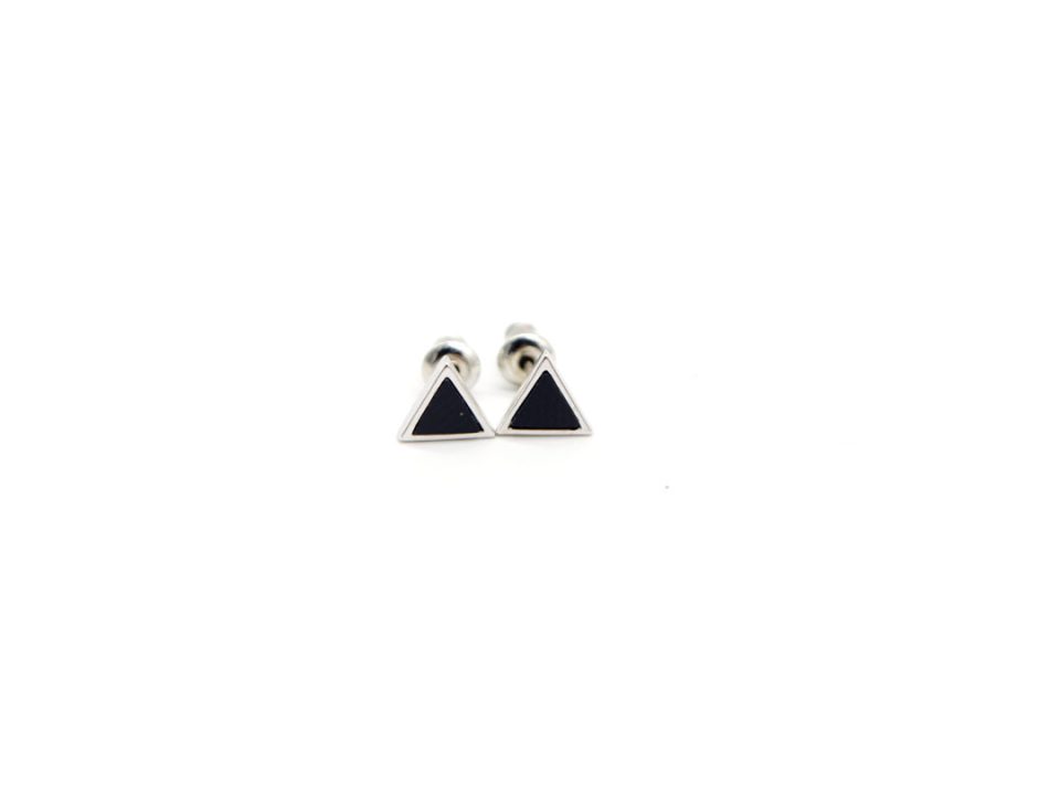 Nails made of silver 925 triangle with black enamel in silver color.