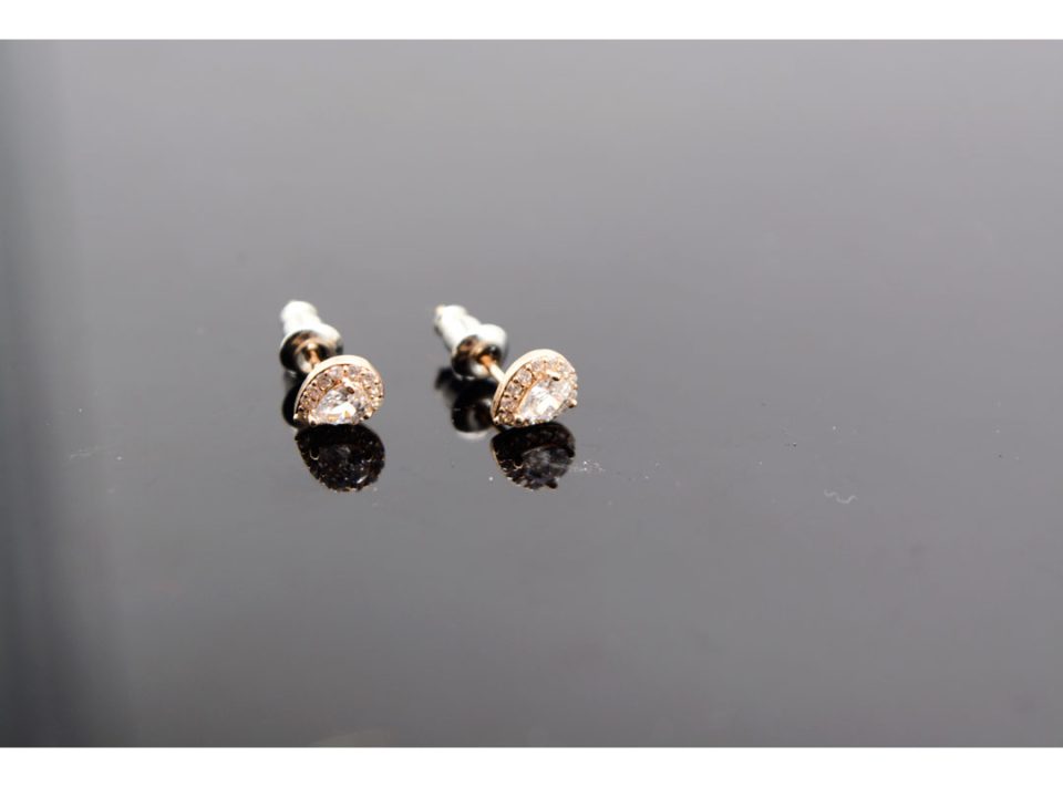 Stud earrings made of 925 silver, in the shape of a tear, with rhinestones, small size, in gold color