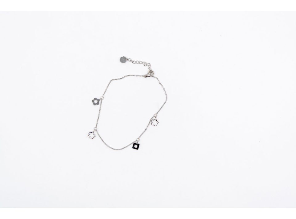 Steel foot bracelet in silver color, with hanging flowers