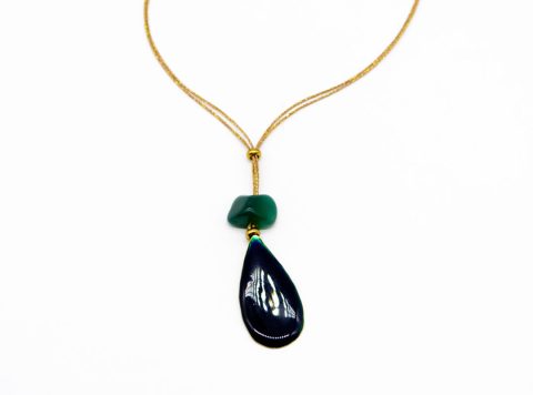 Handmade necklace wrought teardrop element in emerald color from enamel