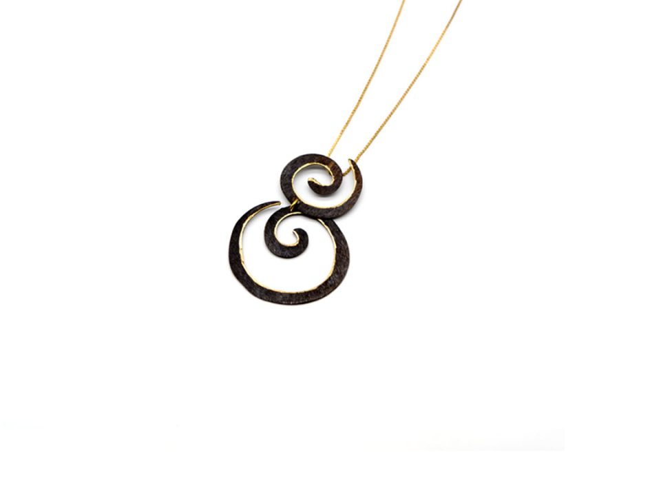 necklace with forged element in the shape of a double spiral in gold-black color