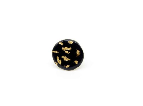 ring forged gold color round black from gold enamel leaves.