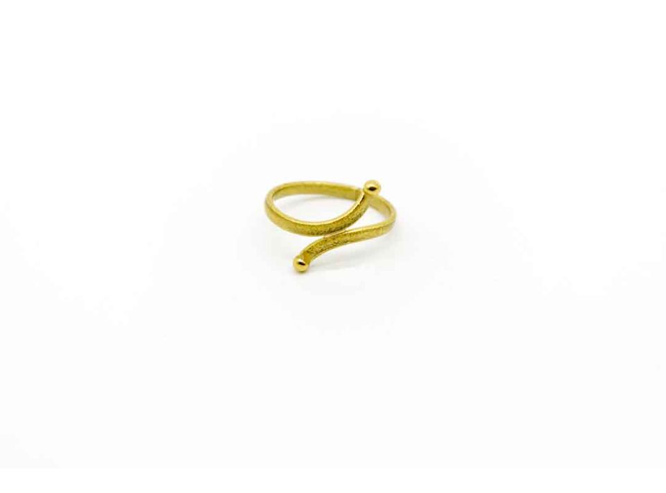 Handmade brass ring small rod oblique edges.