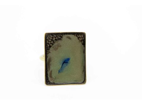 Handmade gold ring, rectangular in shape, with enamel and liquid glass.