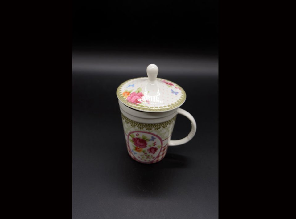 Porcelain mug with lid and strainer with roses on rotten apple and checkered decoration