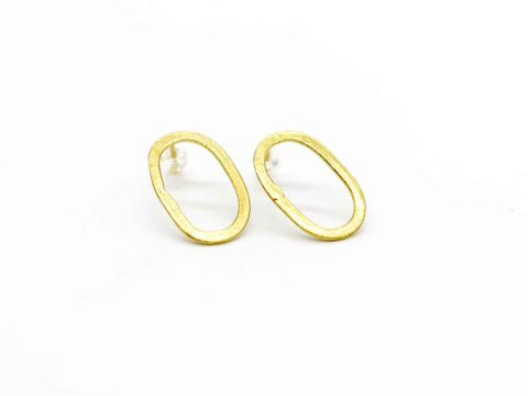 Handmade forged earring glued oval perforated gold.