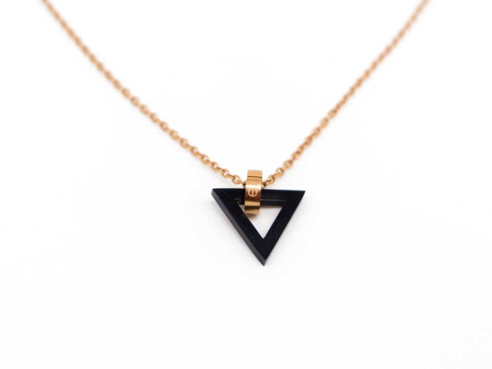 Short steel necklace in pink gold color, with a black metal triangle