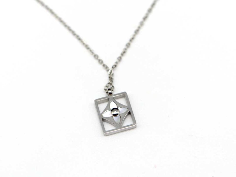 Necklace short steel, in silver color, square flower with mother of pearl