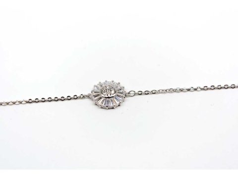 Steel bracelet in silver color, with a large rhinestone flower