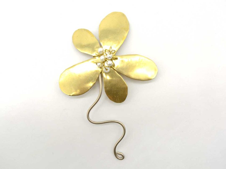 Handmade irregular flower pin in gold with white pearls