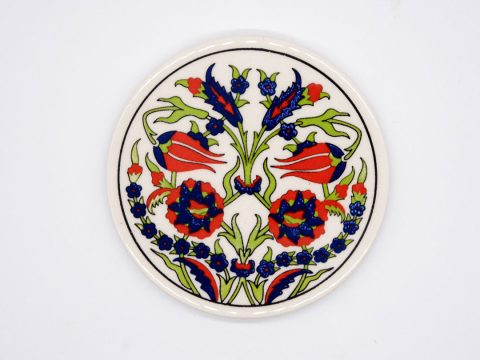 Round ceramic coaster with red and blue flowers