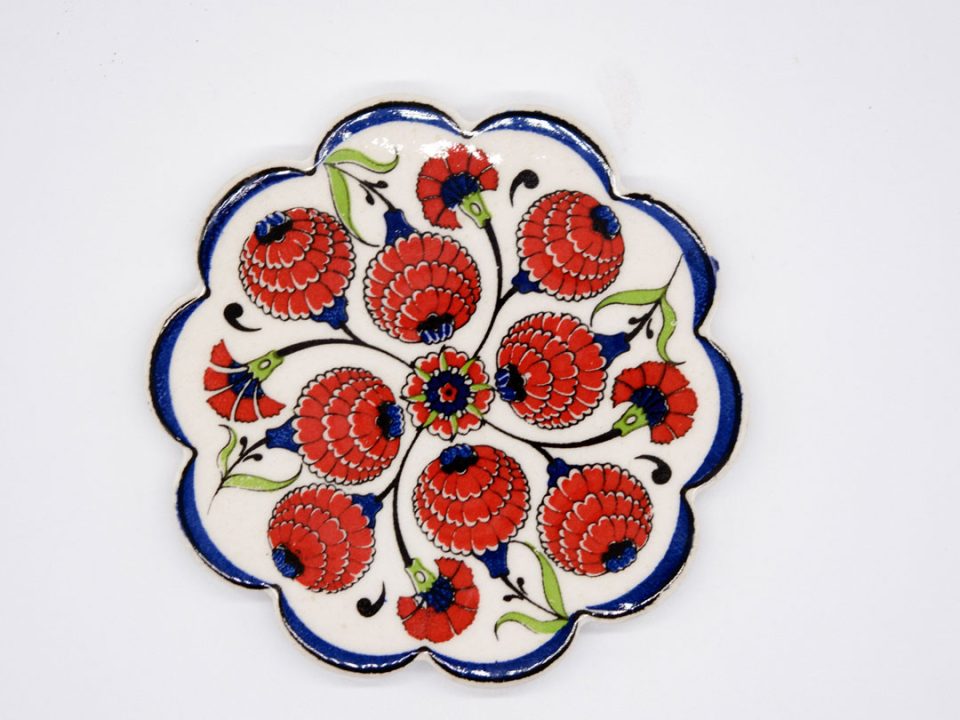 Ceramic coaster round with curves with large red flowers