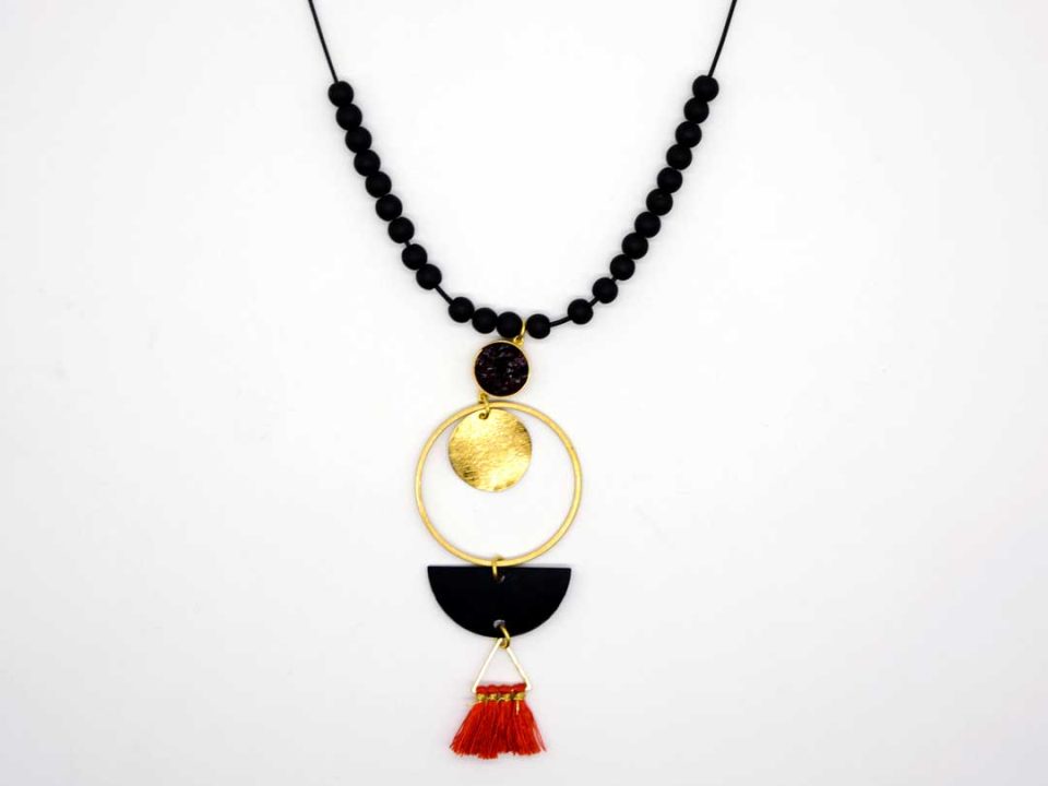 Handmade necklace with black beads and geometric elements gold-black