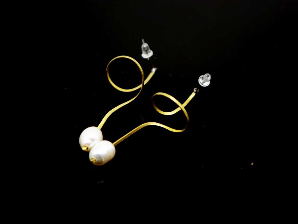 Handmade long forged earring in gold, turned, with pearl